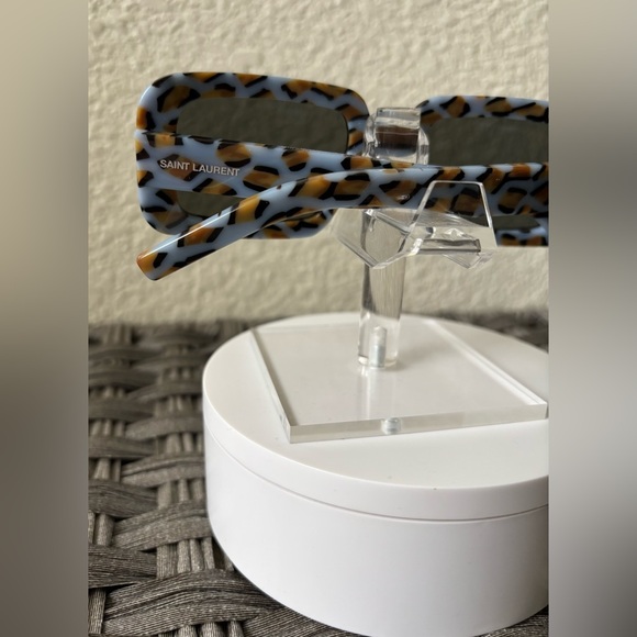 Saint Laurent Cheetah Print Rectangle Sunnies 🐆 - Picture 6 of 9